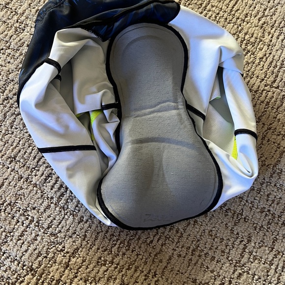 Zoot Aero Tri Top, Tri Shorts and Vest - Picture 9 of 12